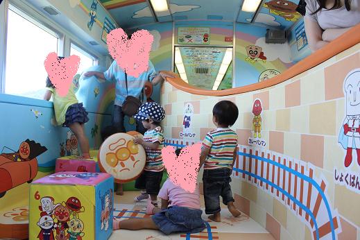 2012.8.26アンパンマン列車　中の様子.jpg