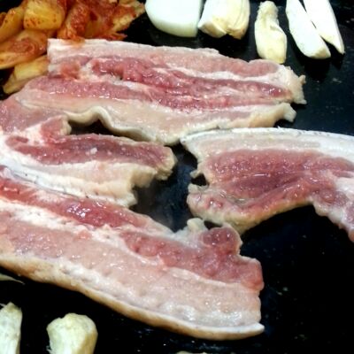 韓国昌原食事『サンギョプサル』黒豚三枚肉