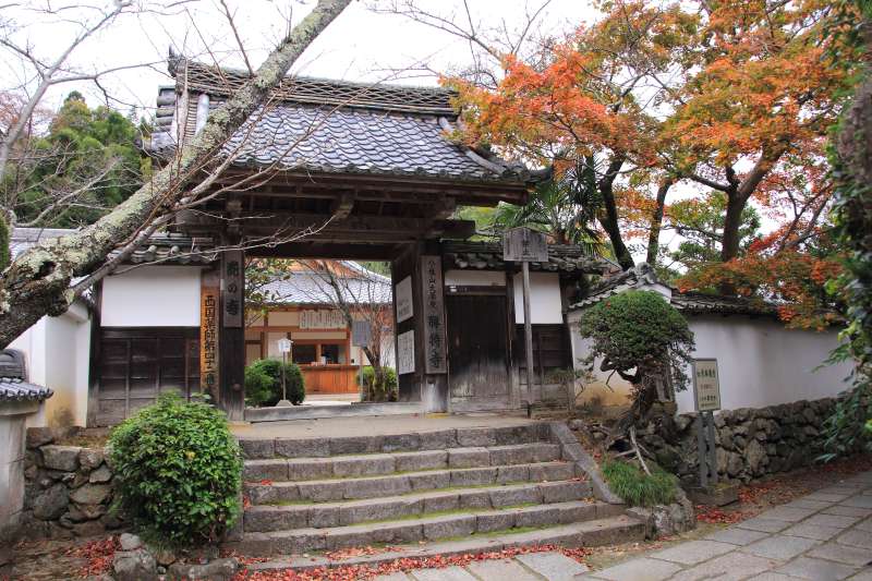 勝持寺_001南門.jpg