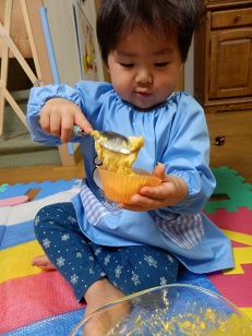 カボチャマフィン型にいれる