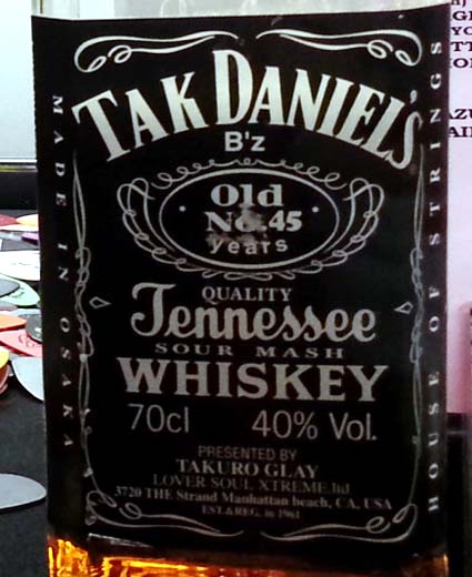 31-2 RBR Zeppなんば内 B'z展示 TAKボトル.jpg