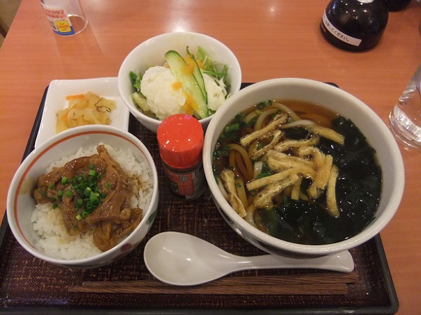 デニーズ二番町店の牛カルビ丼とかけうどん１