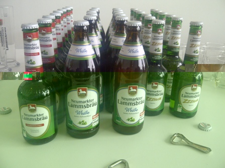 ランチに並ぶオーガニックビール
