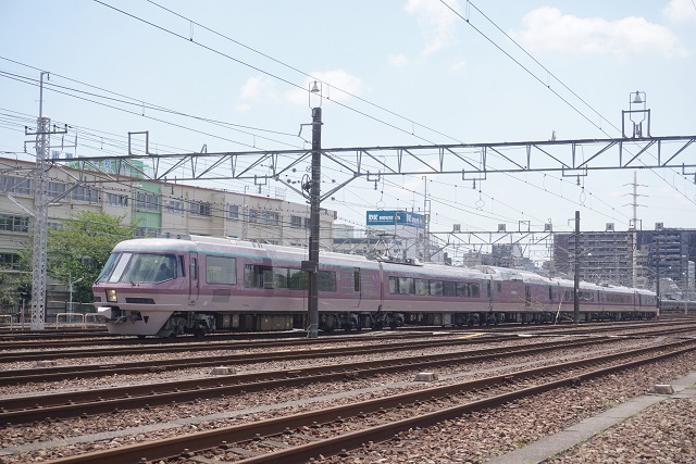 リゾ－ト｢ゆう｣ & DE10 1654田端 & EF64 1013鹿島2