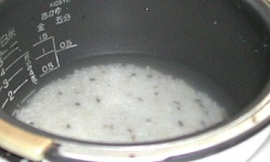 2炊飯器に入れると.jpg