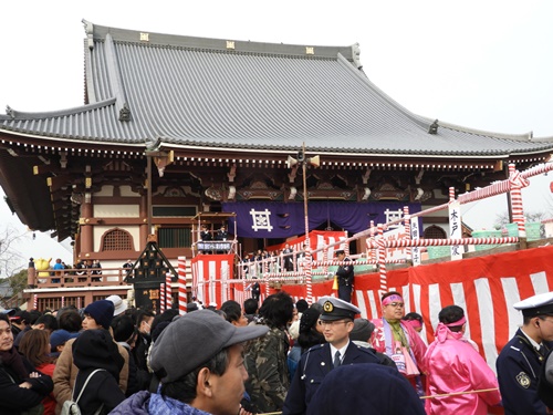 池上本門寺の豆まき