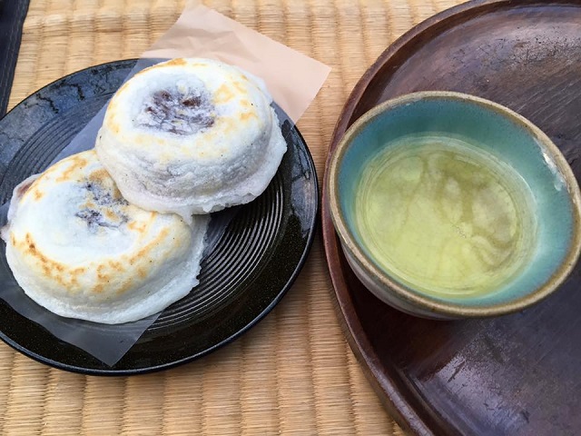 お石茶屋の梅が枝餅.jpg