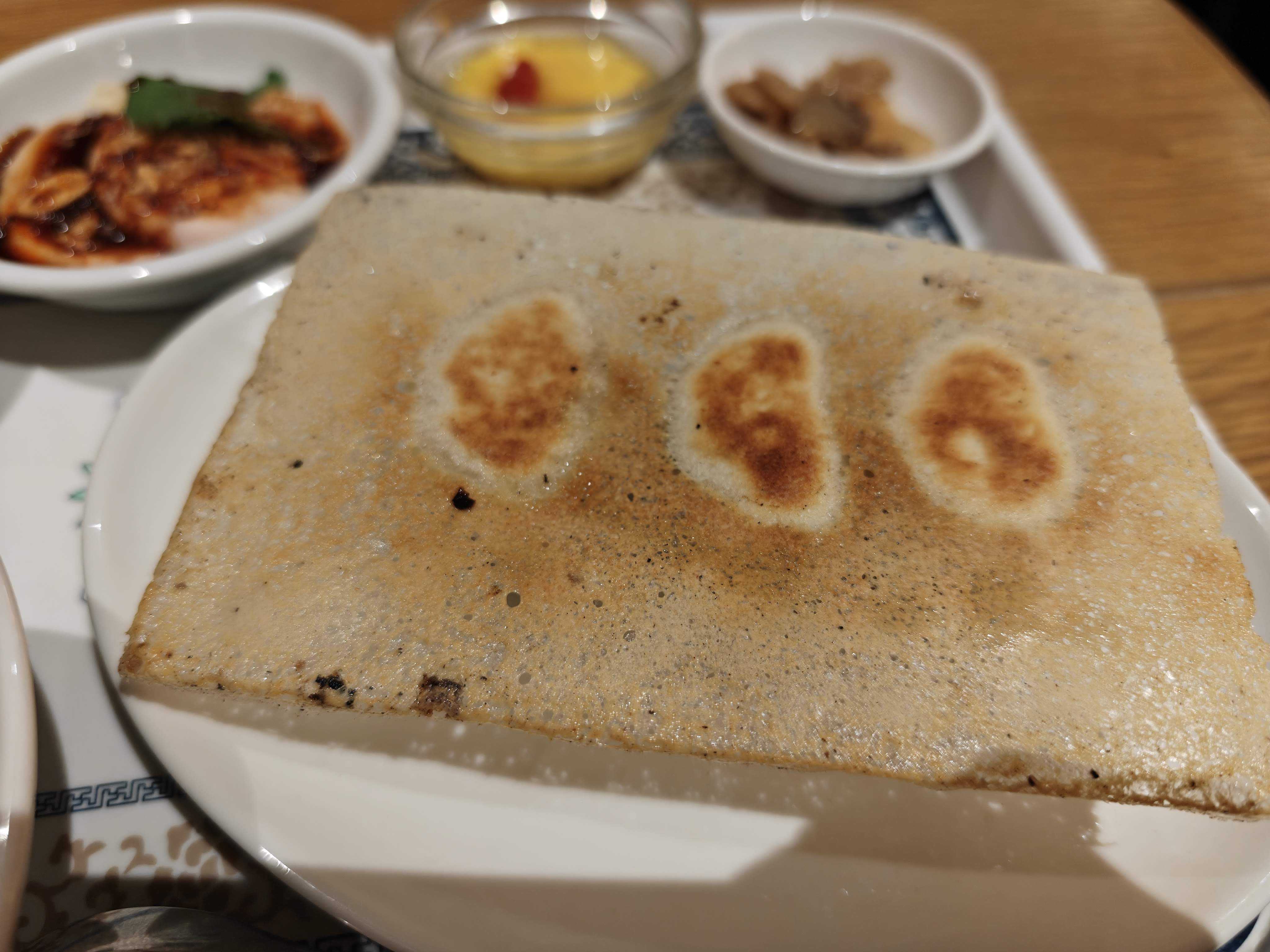 餃子マニア 虎ノ門ヒルズ店　1人ランチ　Aセット 魯肉飯と手包み焼き餃子