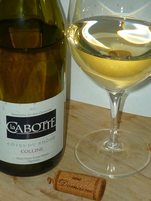 Dm.de La Cabotte Coline Blanc 2011 glass.jpg