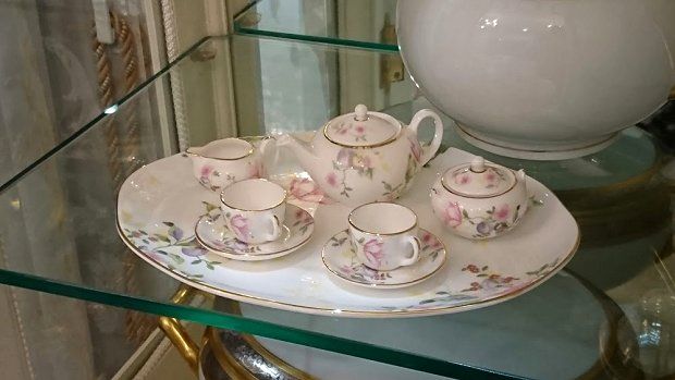 WEDGWOOD スイートプラム ミニチュア ティーセット、 ゲットン | もう