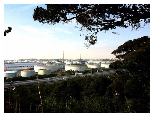 三渓園から見た根岸湾