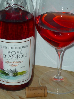 Terroirs de la Noelle Rose d'Anjou Les Ligeriens 2006 glass.jpg