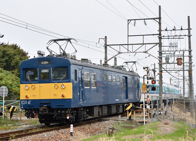 クモヤ145-1007 2014.10.31 6780M 2.jpg