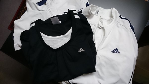 100円のシャツ３枚