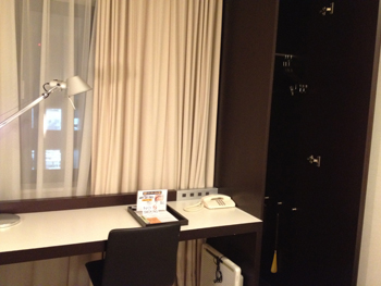 クロスウェーブ梅田デスク