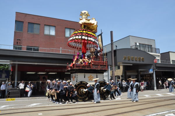 高岡御車山祭