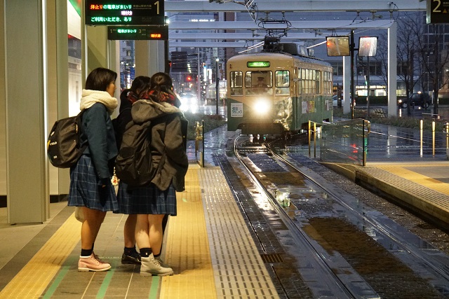 雨の 富山地鉄 7018リバイバル色3