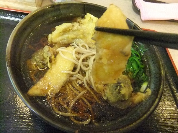 あずみ飯田橋店の松茸と舞茸の天ぷらそば３