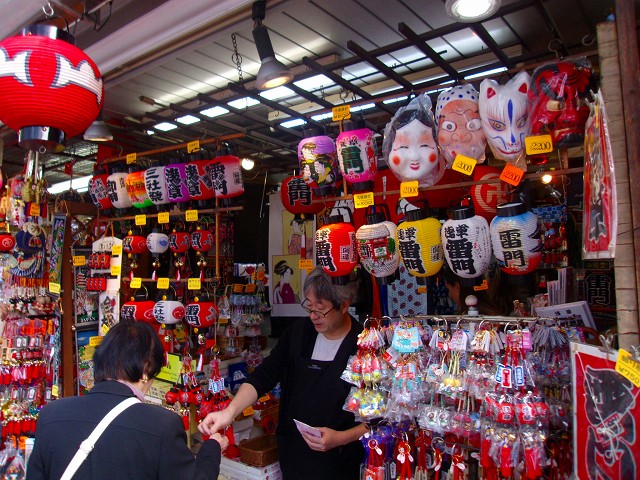 仲見世通りのお店.jpg