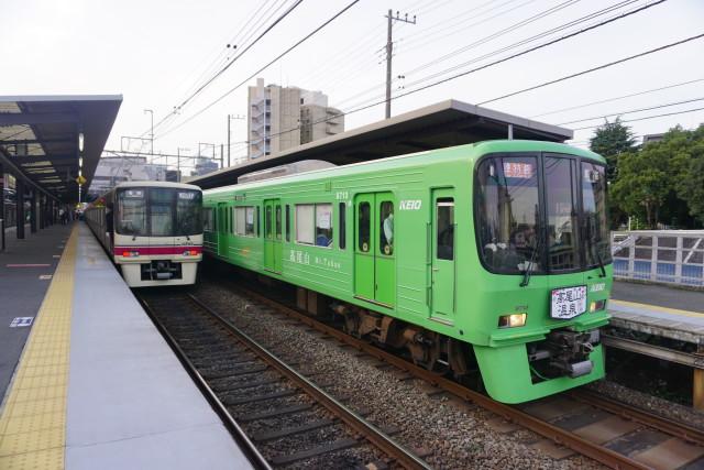 京王｢高尾山温泉｣緑の電車2