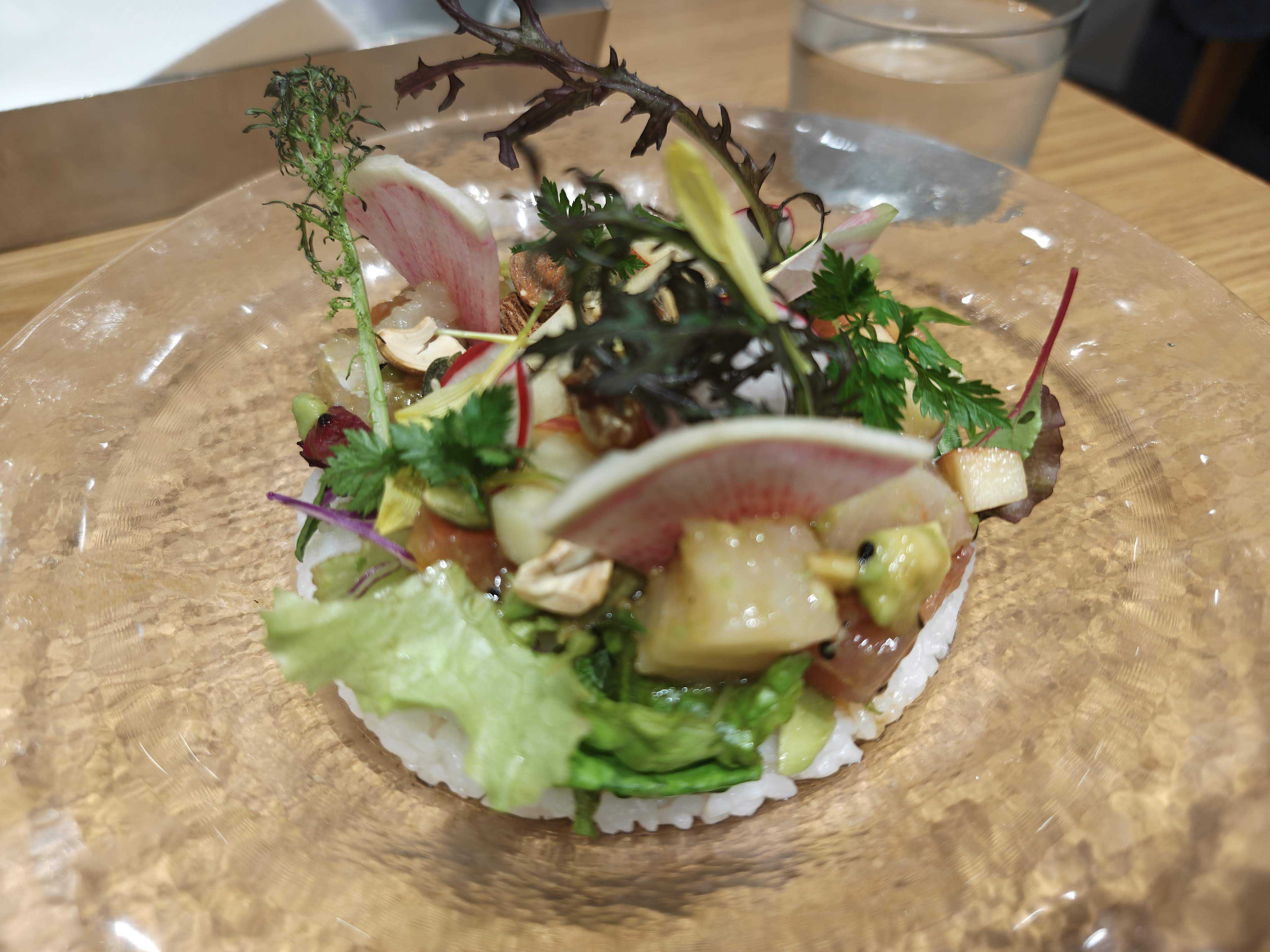 有楽町駅　女子会ディナー　キハチカフェ 日比谷シャンテ　マグロとアボカドのサラダごはん