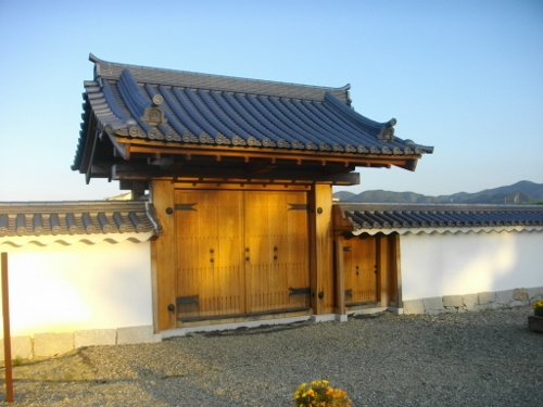 赤穂城大石頼母助屋敷門 (500x375).jpg