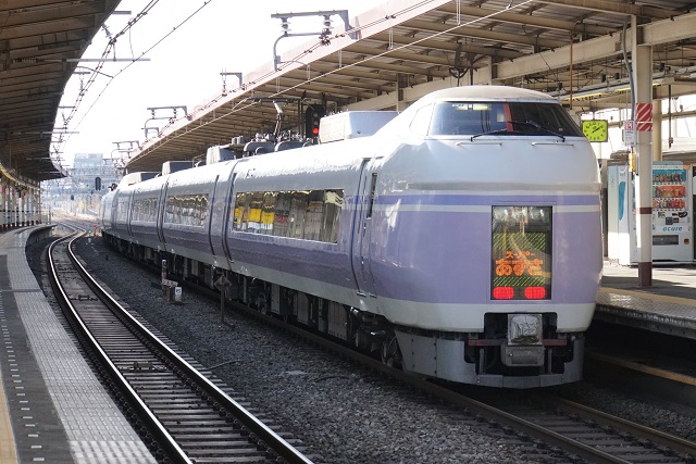 E351系 ｢ス－パーあずさ｣ & DE10 1685牽引 木更津チキ工臨3