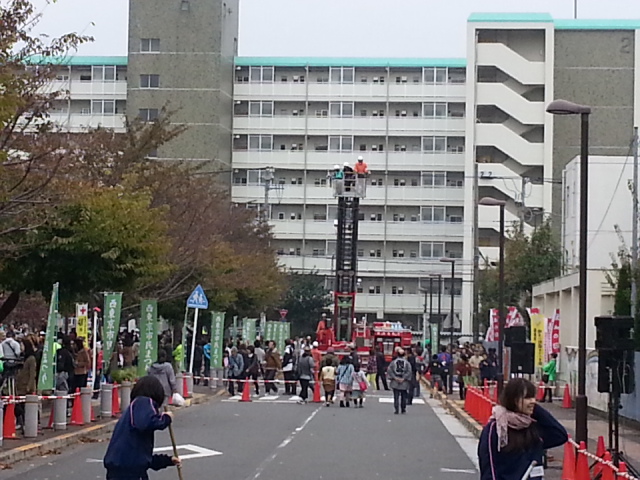 20131110はしご車実演.jpg