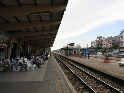ナコーンパトム駅12.jpg