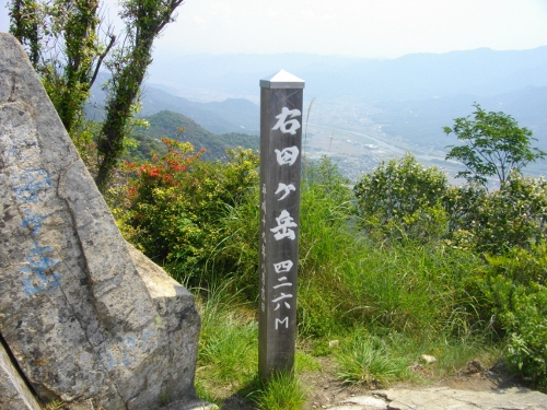 右田ヶ岳城山頂 (500x375).jpg