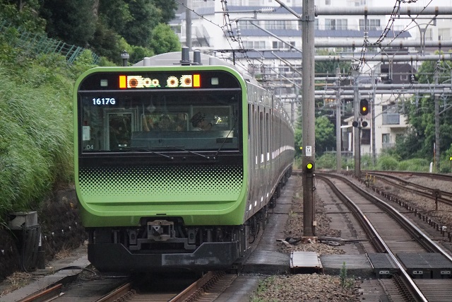山手線 新型235系 向日葵 & 231系 ガリガリ君2