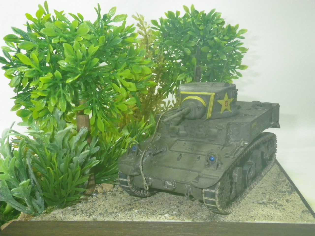 パリ開放　M3 ステュアート　戦車　ジオラマ パリ開放 M3 ステュアート 戦車 ジオラマ - メルカリ