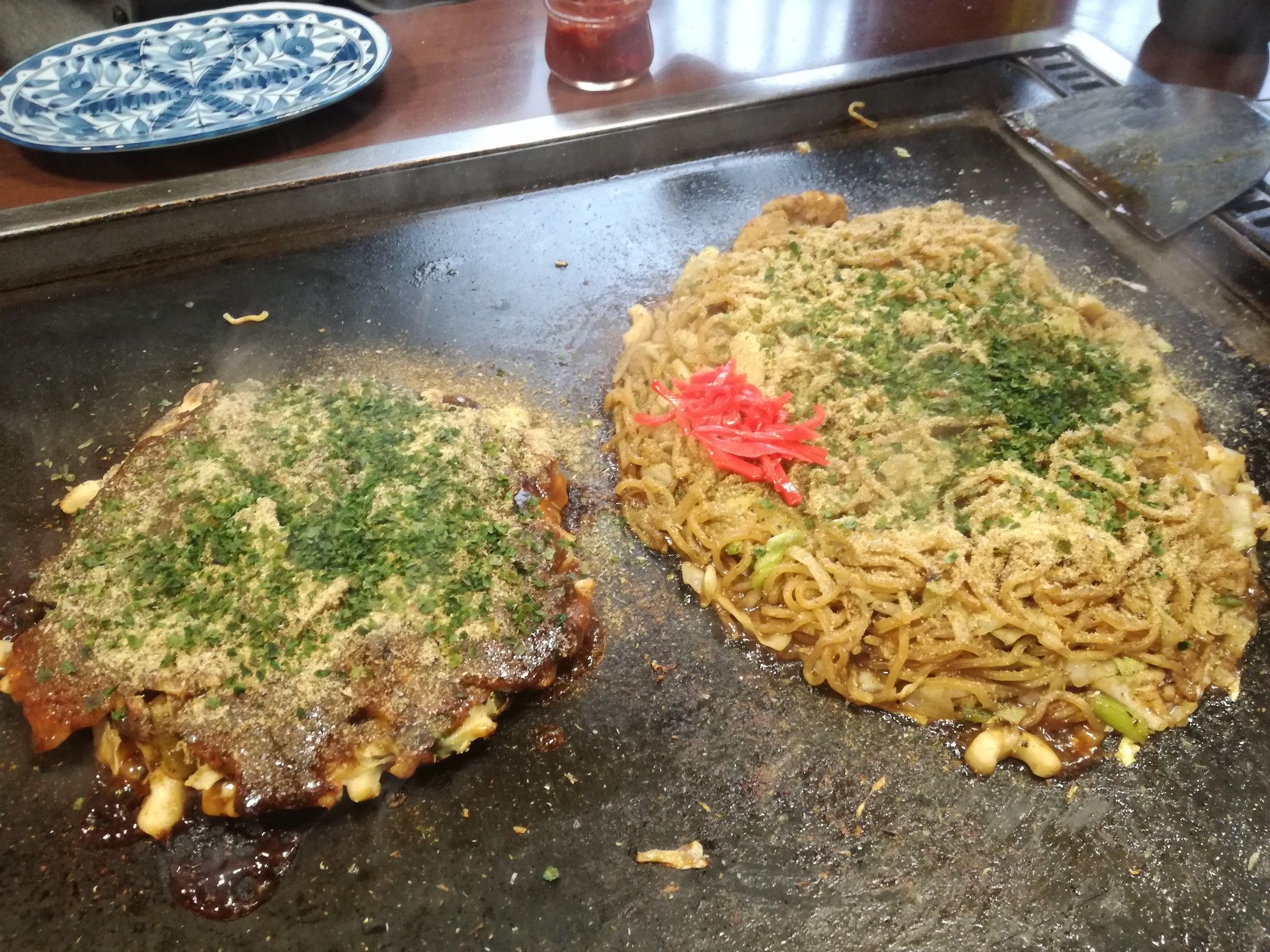 静岡県富士宮市 富士宮焼きそば　うるおいてい うるおいお好み焼き、うるおい天焼きそば