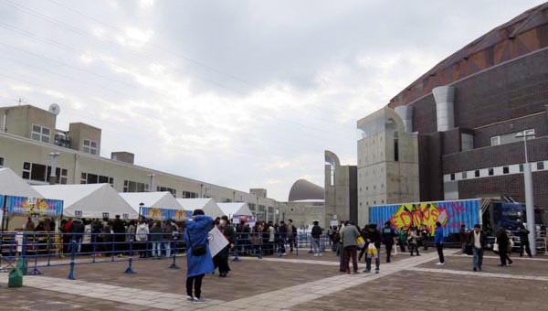 5 福井 ツアートレーラー・グッズ売場 初日1404.JPG