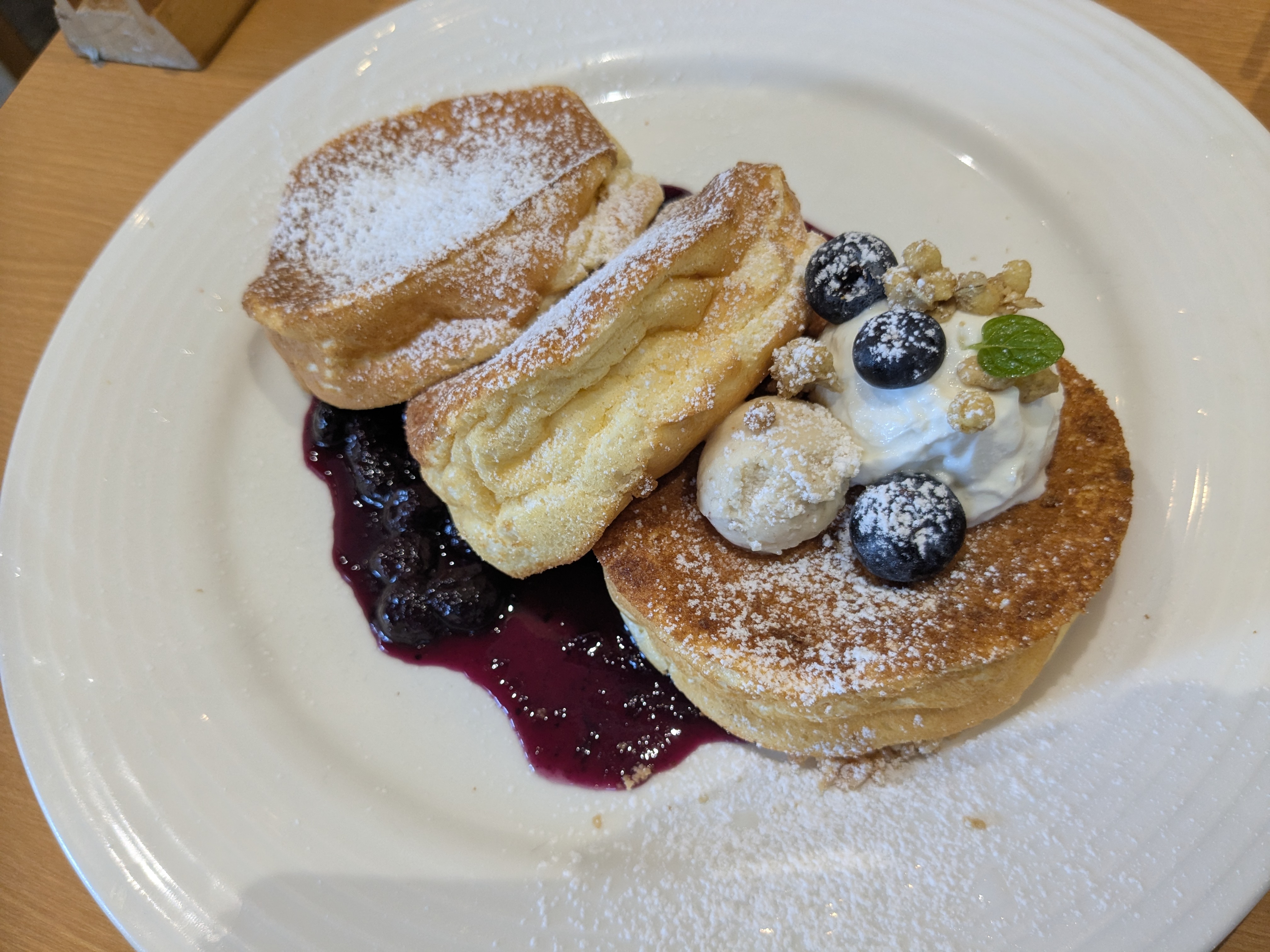 千葉県習志野市 湘南パンケーキ Loharu津田沼店　子連れカフェランチ　ブルーベリークリームチーズパンケーキ