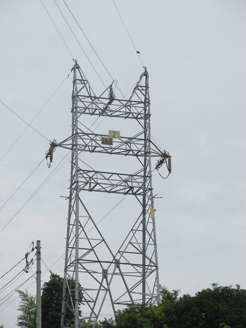 変電所の鉄塔