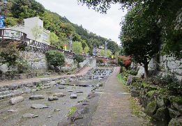 川べり散歩道