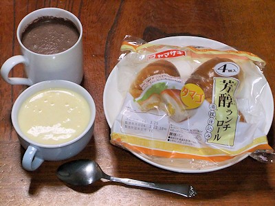 朝食パンとココアとスープ