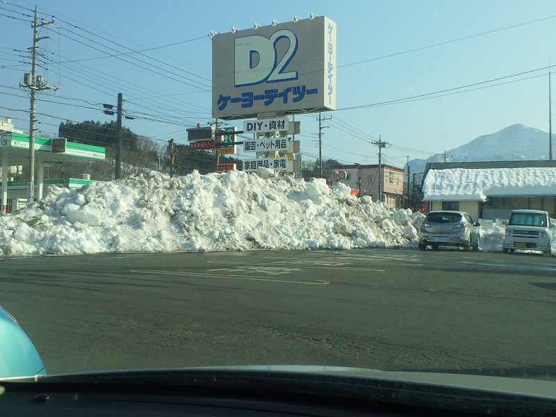 ケーヨーの駐車場の積雪。