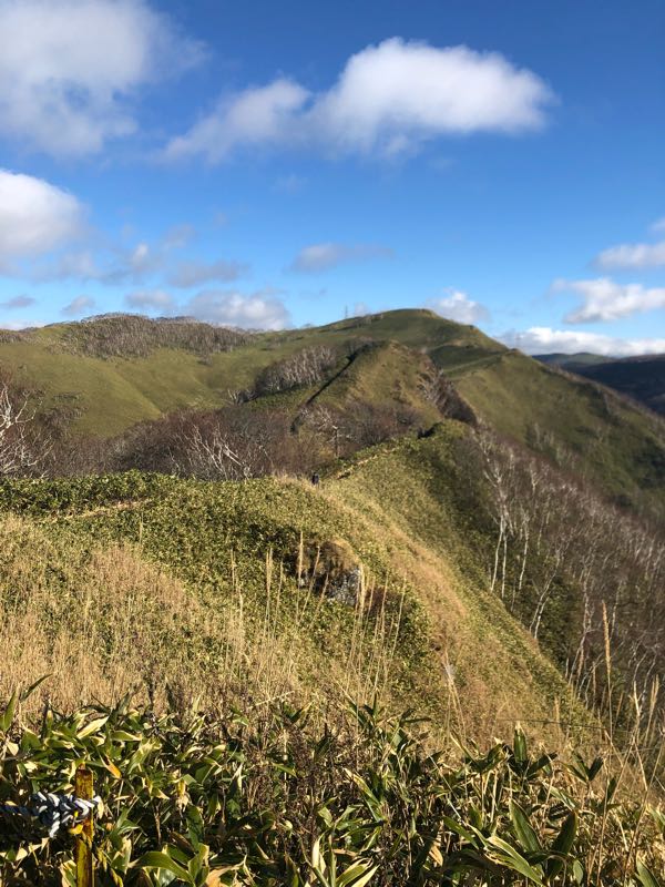伊達紋別岳(714.6m) 登山レポート(太陽の園コース) 北海道 伊達市 2018年11月3日) 登り2時間 下り1時間40分 合計3時間