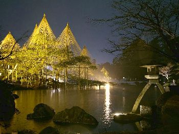 IMG_1274兼六園ライトアップ冬ことじ灯篭付近調整-350.jpg