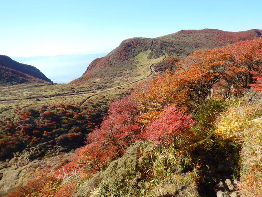 星生山に向かう尾根から見た光景.jpg