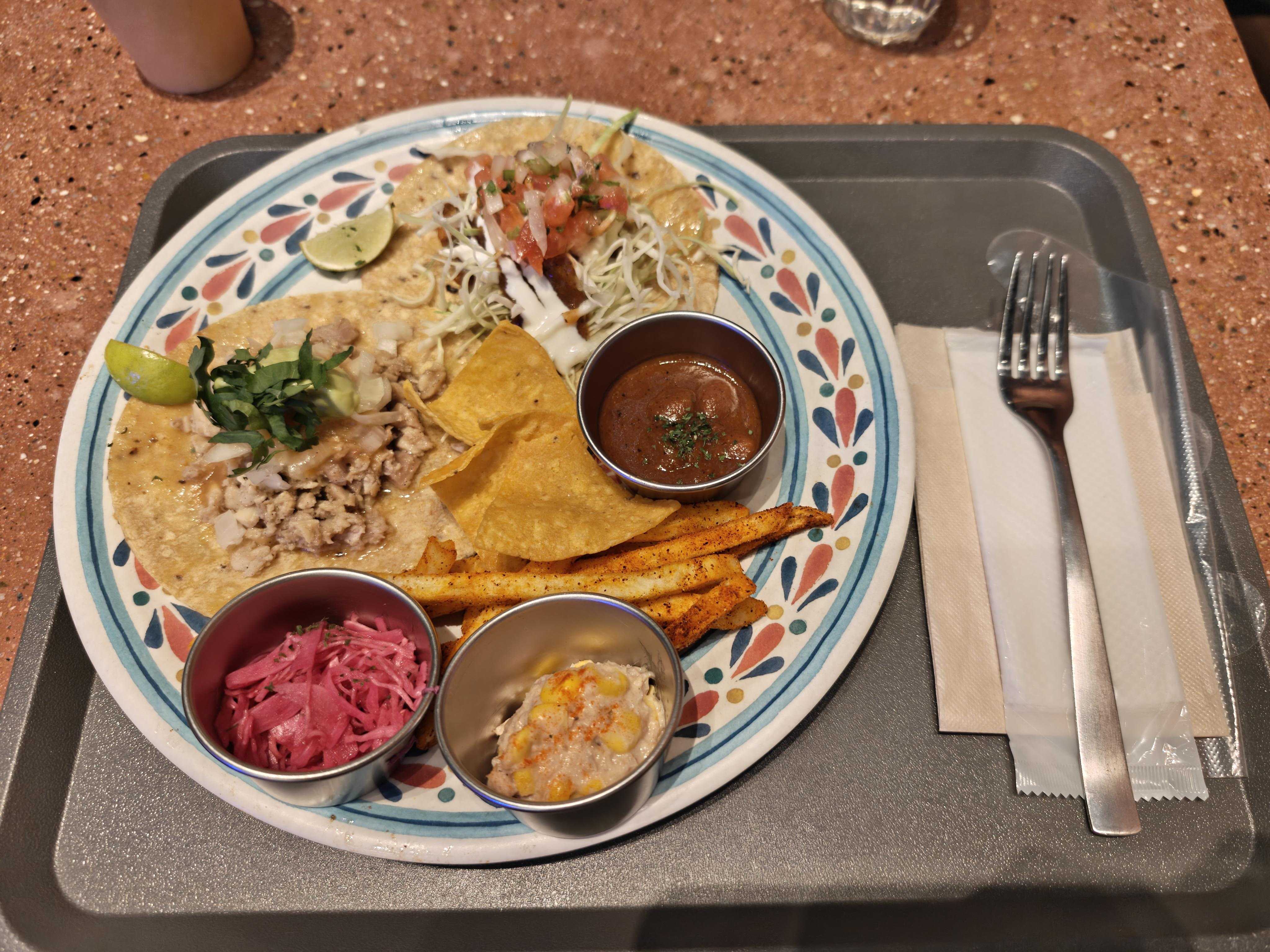 虎ノ門ヒルズ　メキシコ料理　Tacos donde sea(タコス ドンデ セア)　ダブルタコスプレート