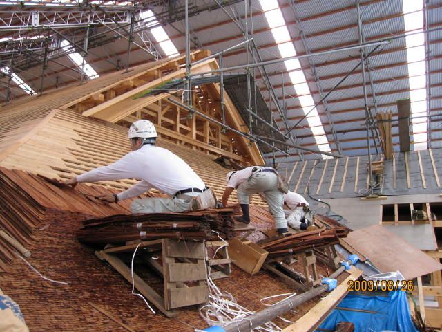 虎渓山 永保寺本堂新築 現在は屋根の桧皮葺き真っ最中です 社寺の設計が得意な設計事務所 楽天ブログ