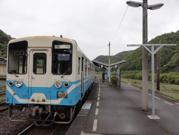 窪川行の列車