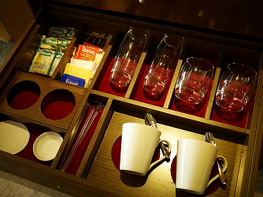 台南　シャングリラ　部屋　コーヒー