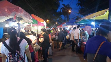 タイ　サンデーマーケット　チェンマイ