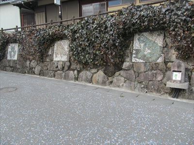 下呂温泉 壁のカエル.JPG