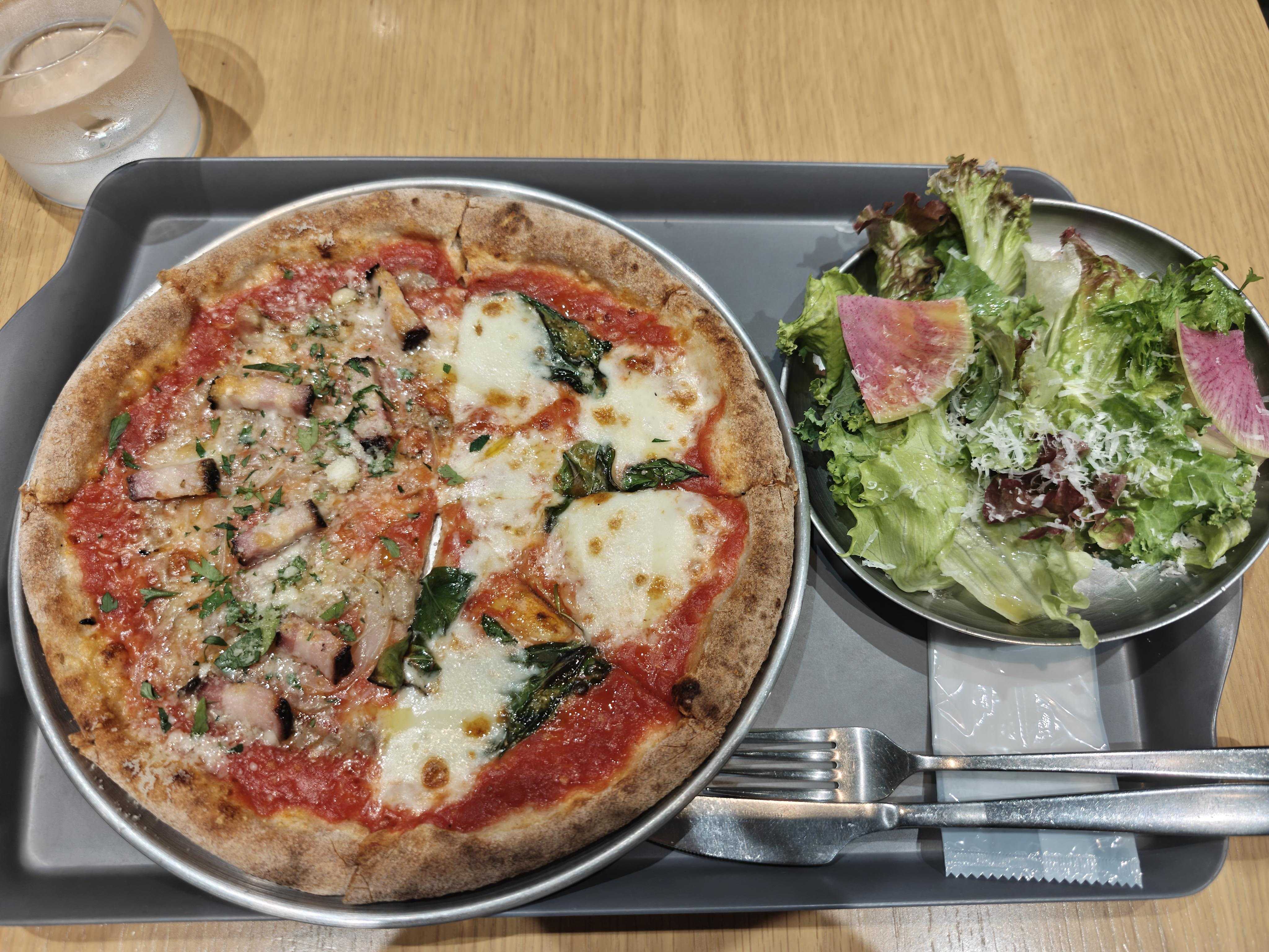 CRAZY PIZZA 虎ノ門　ランチ　マルゲリータとディアボラ