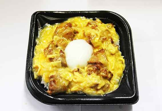 ローソンの「ダブルたまごの親子丼」♪